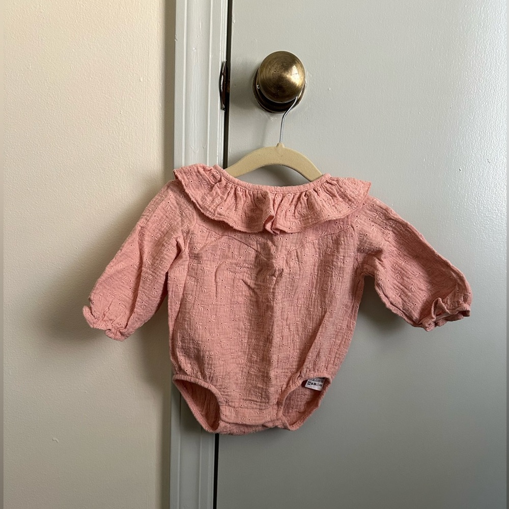 Peach pink eyelet onesie in new condition